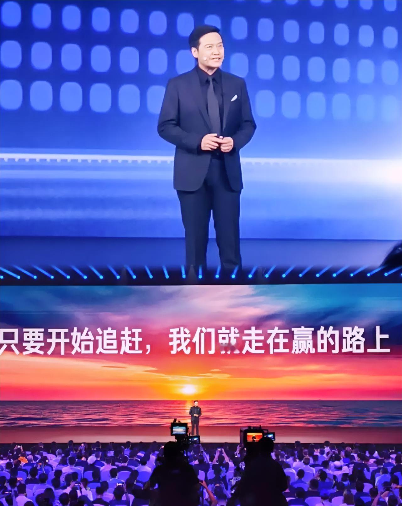 雷军昨晚这场发布会，很多人以为最狠的是1705公里续航，或者是57岁的雷军连站着