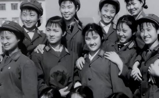 1978年，一头公狼走到军营附近东张西望，卫兵出于谨慎想要开枪射击，没想到，公狼