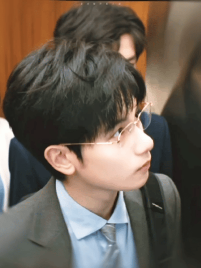 胡先煦比offer更令人心动意外抱在一起那下，暧昧值飙升，胡先煦苏感藏不住，我先