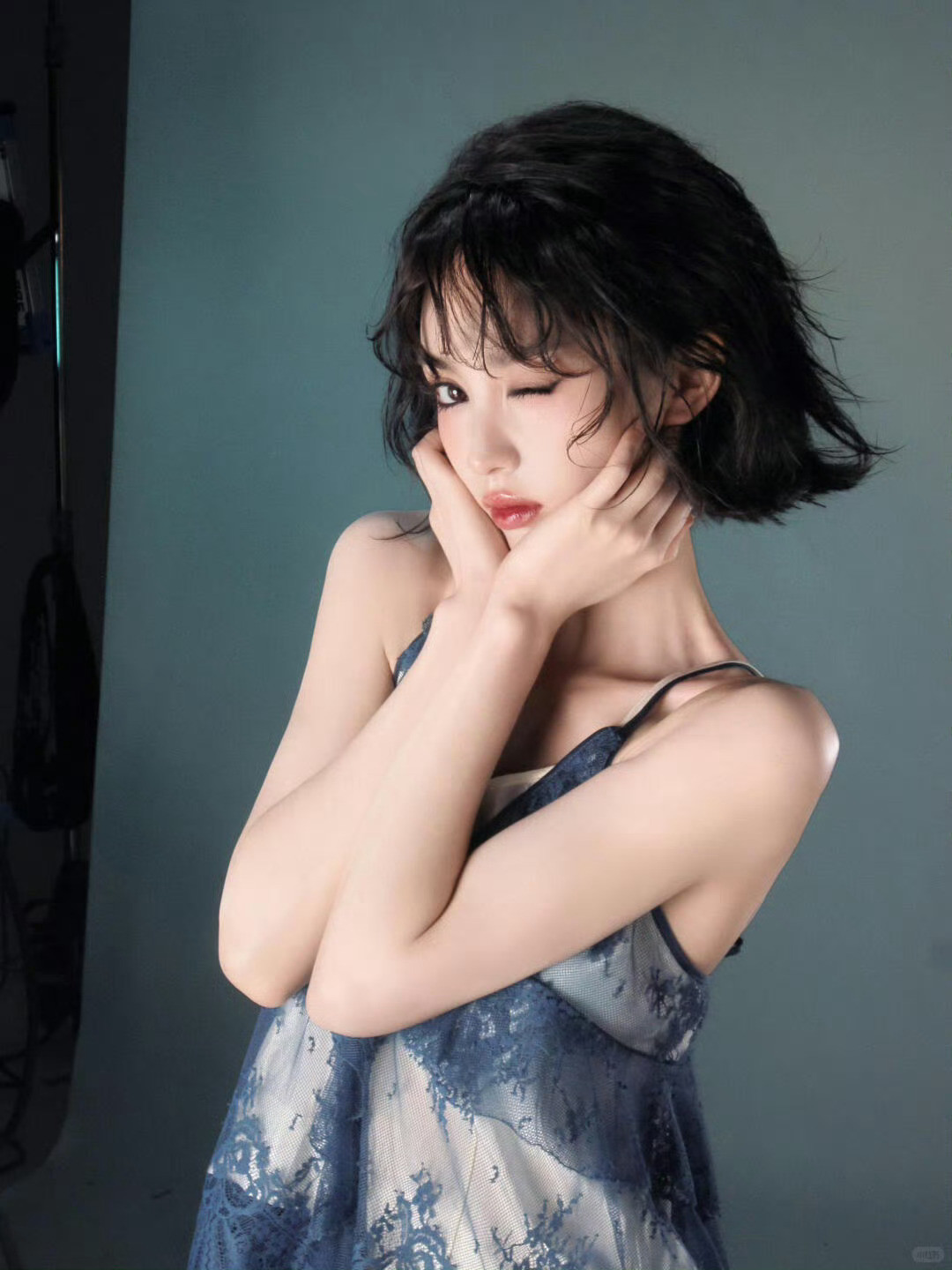 田曦薇短发半湿造型好美好酷，田曦薇什么风格都驾驭的非常好田曦薇MAC品牌焕彩代言