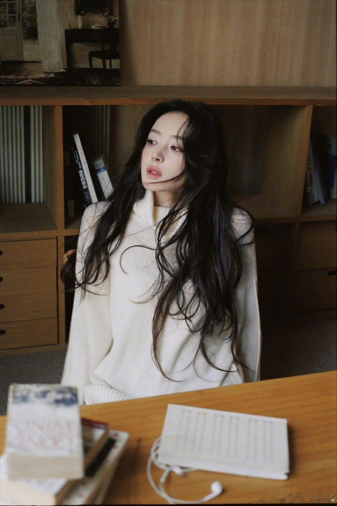 娜扎头像大户上新这次新的一年，粉丝吃的可香了，谁懂这个头像大户的既视感！这个眼神