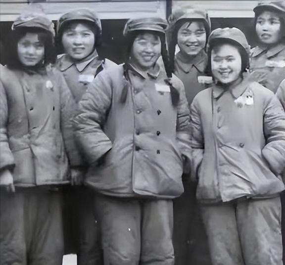 抗美援朝时，5名中国女战士被美军包围后主动投降，此后下落不明，大家都以为她们早已