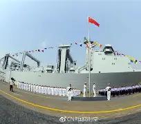 外媒最近炸了！卫星照片一曝光，西方情报界陷入恐慌。中国不仅航母造的快，连补给舰都