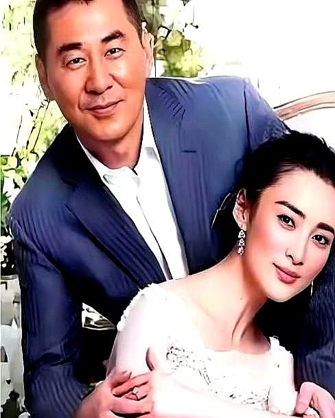 “这场吻戏，咱俩是真亲还是借位？”拍《乔家大院》时，陈建斌凑过去问蒋勤勤。重