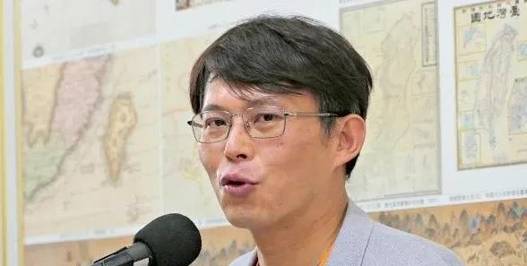 黄国昌今天在受访时表示，台湾地区目前已经有非常多的基金，赖台独设立“主权基金”在