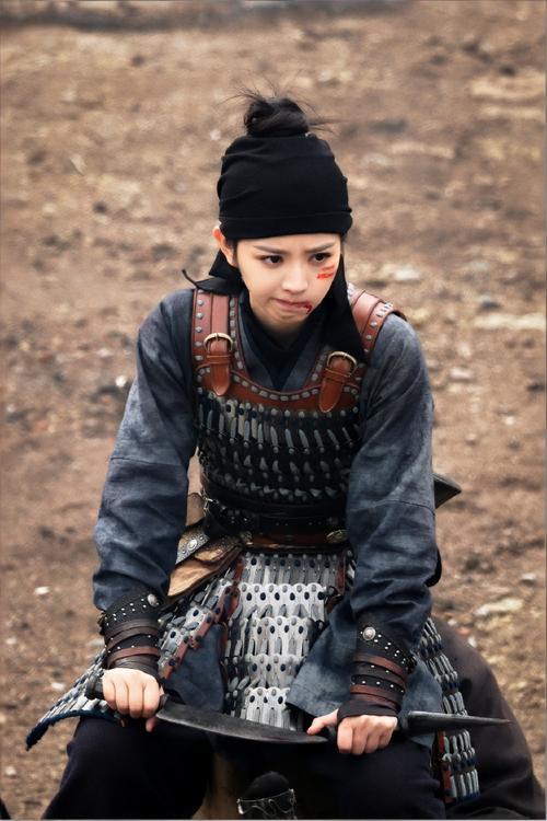 为什么《逐玉》女主长玉没有大爆？田曦薇可太亏了！网友都在吐槽女主膝盖太软了，怎