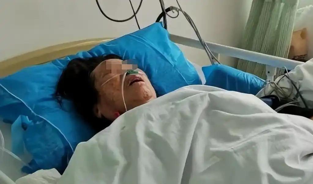 一位67岁的退休阿姨，身体一直非常结实，平时不碰烟酒，三餐也极清淡。可谁曾想，某