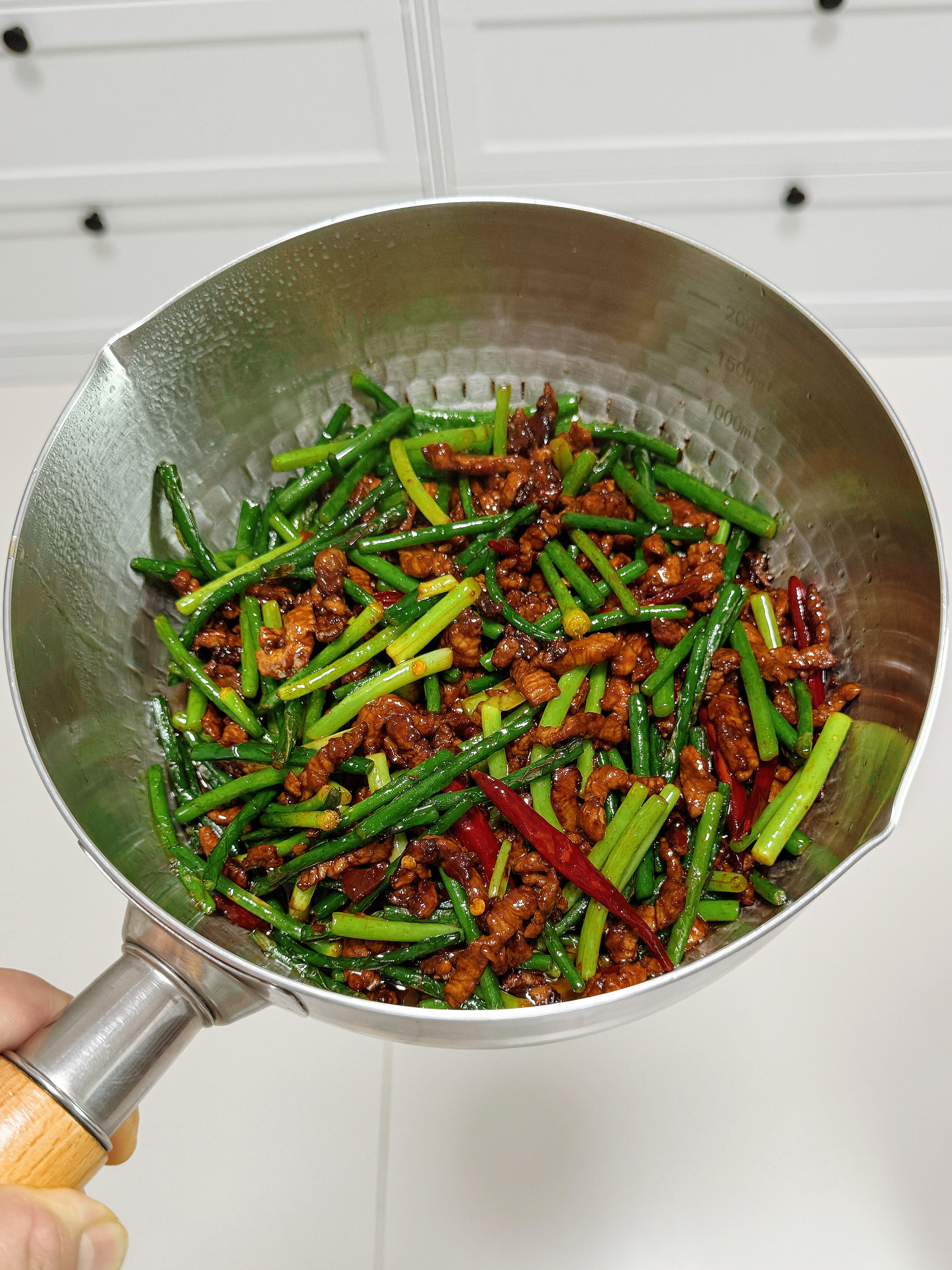 蒜苔炒肉丝太下饭🔥吃一次就彻底沦陷家人们谁懂啊🥩🥩🥩蒜苔炒肉丝真的太