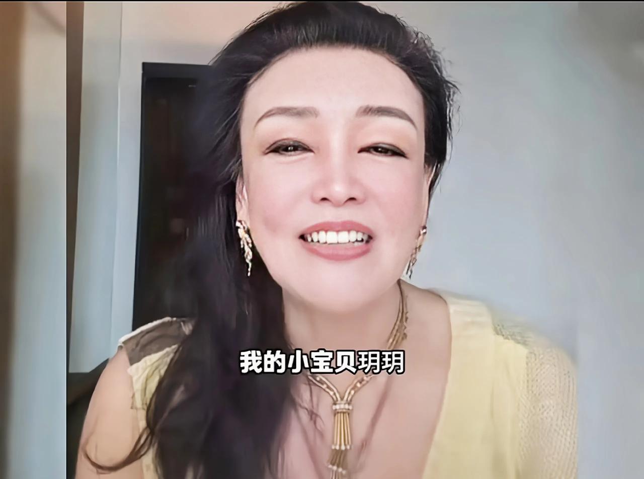 张兰大姐要去宝岛湾湾，孙女玥玥好喜欢，一顿猛夸让奶奶心花怒放张兰前阵子去台湾看