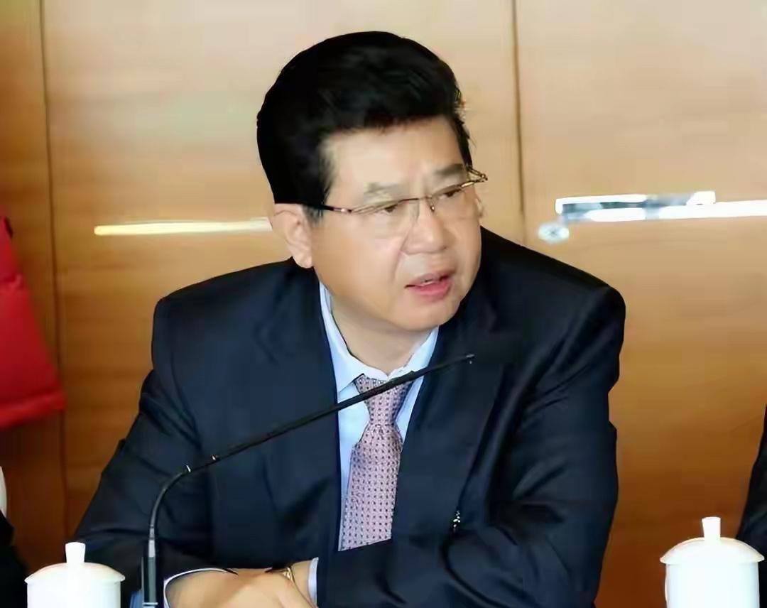 兄弟俩联手创办苏宁，如今弟弟千亿资产清零，哥哥却走上另一条路。说起苏宁这个家电品