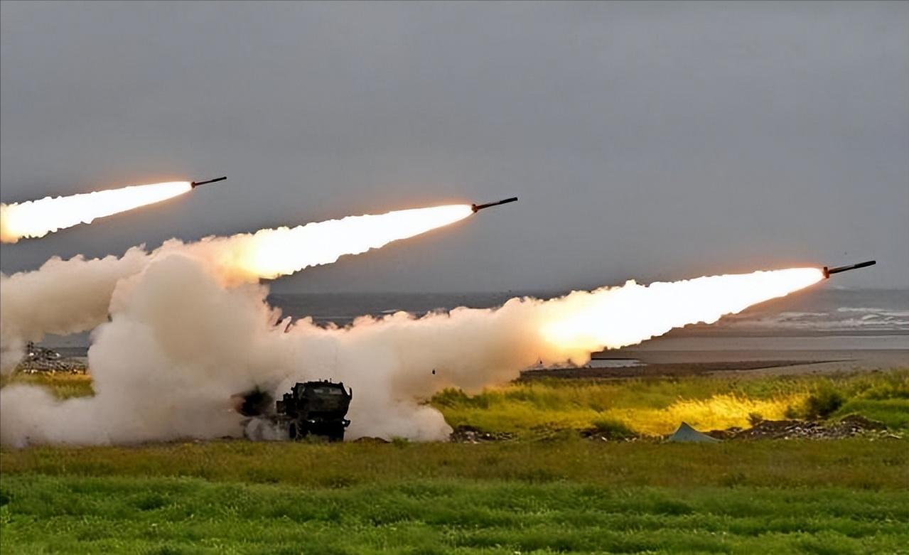 中国台湾试射美国火箭弹对抗大陆，差点自己炸自己，事故连天。6月10日，台独武