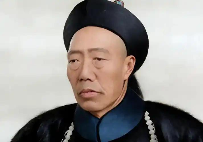 清朝时期，李莲英趁慈禧用晚膳时，劝她多喝酒，结果慈禧就喝多了，李莲英趁机谄媚道：