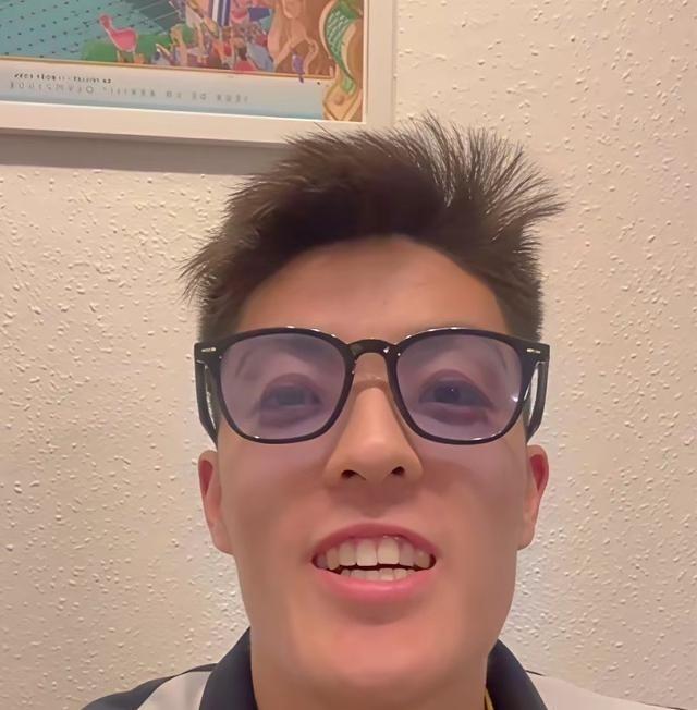 外国运动员来北京打乒乓球，根本不是来卷的，是来吃香的喝辣的。澳大利亚队一下飞机直