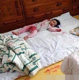 3岁女儿被锁房间睡觉, 妈妈回来看到一地的“血”