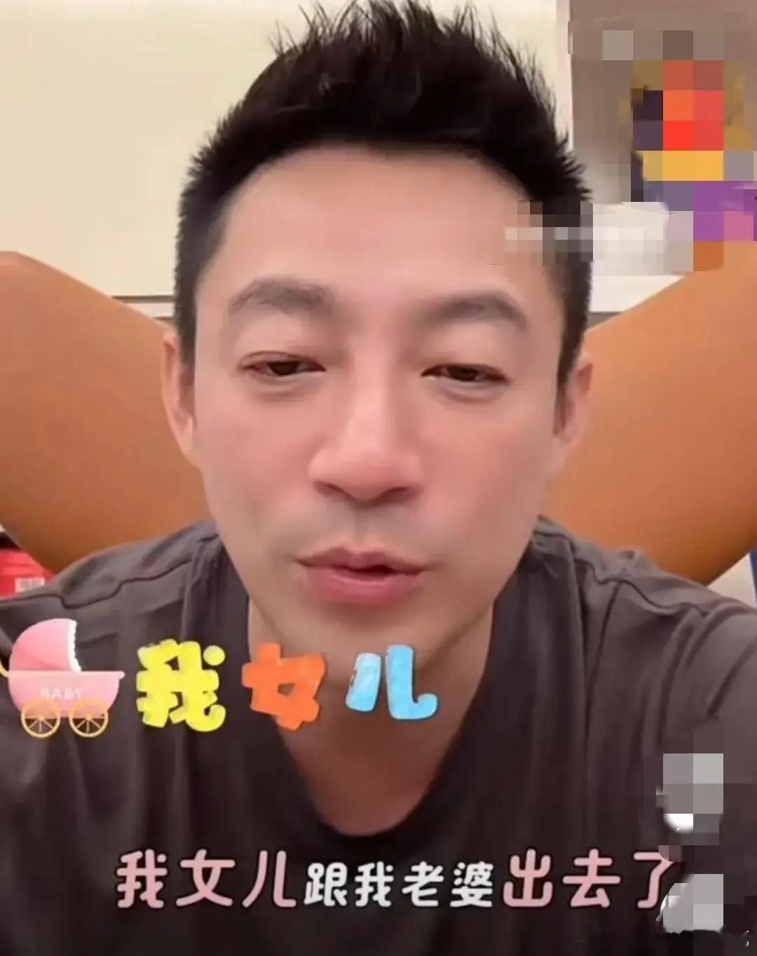 汪小菲在直播间开心的说：“我女儿和我老婆一起出去逛街了。”原本汪小菲想陪她们俩一