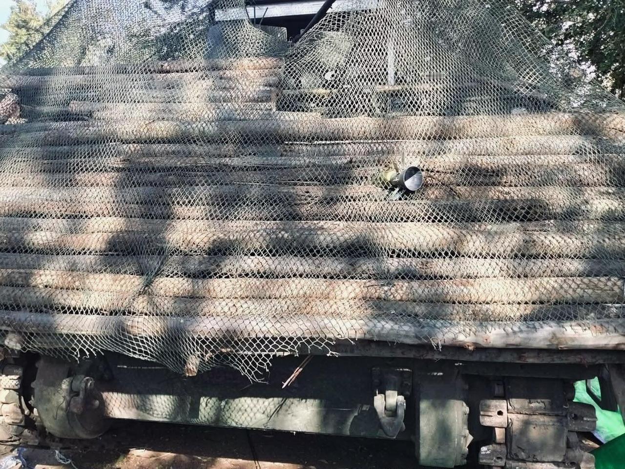 真是开眼界了，泰军M-113装甲运输车挂了一堆木板子，竟然真的挡住了，一发PF-