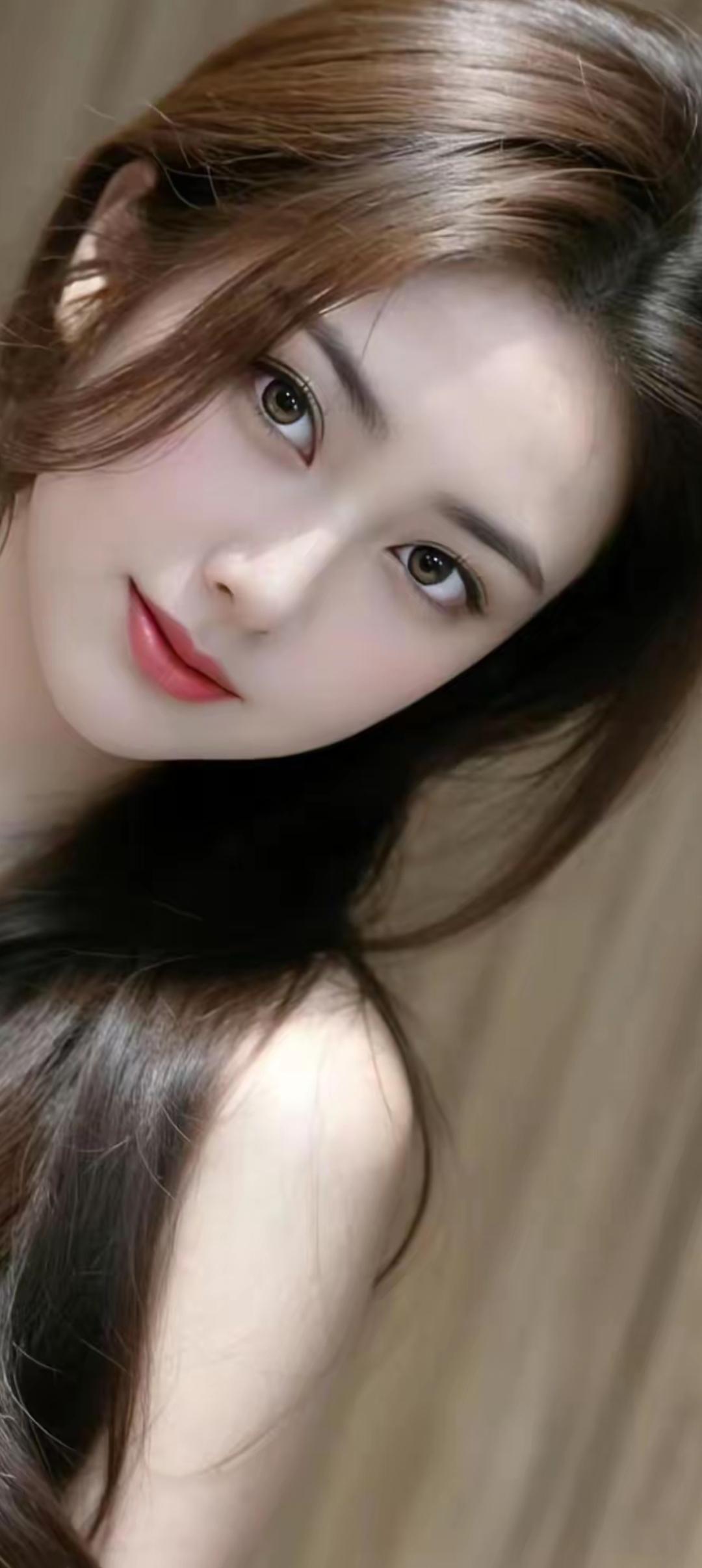温柔甜美的少女，散发着自然的光彩。