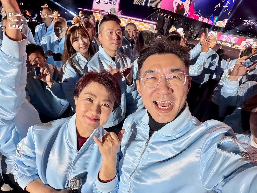 江启臣与卢秀燕同台跨年为参选台中市长提前布局台立院副院长江启臣昨天（3