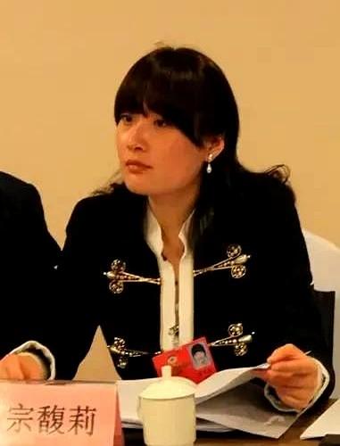 娃哈哈在宗馥莉接班的这几年老是出幺蛾子，娃哈哈也没出什么爆款新品饮料，感觉娃哈哈