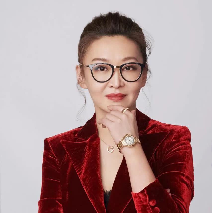 一次，殷桃和祖峰在拍一场吻戏，拍完后殷桃觉得很对不起好闺蜜刘天池，便打电话向她道