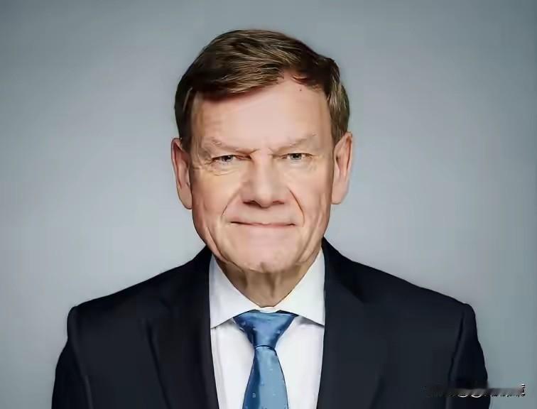 瓦德富尔怕是戏太多，真当自己是国际舞台C位了？还没等端起架子指点江山，东大