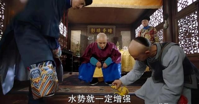 1676年，康熙在黄河边遇到一个衣衫褴褛的乞丐，给了他一张烧饼。不料，乞丐不仅不