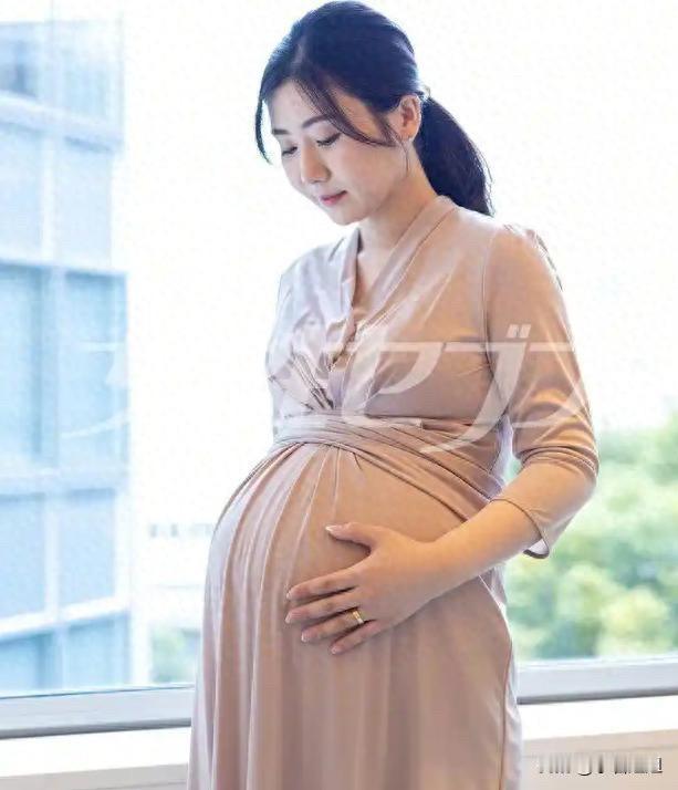 我严重怀疑福原爱这次高调晒孕肚不是单纯报喜而是用行动向全世界宣告：老