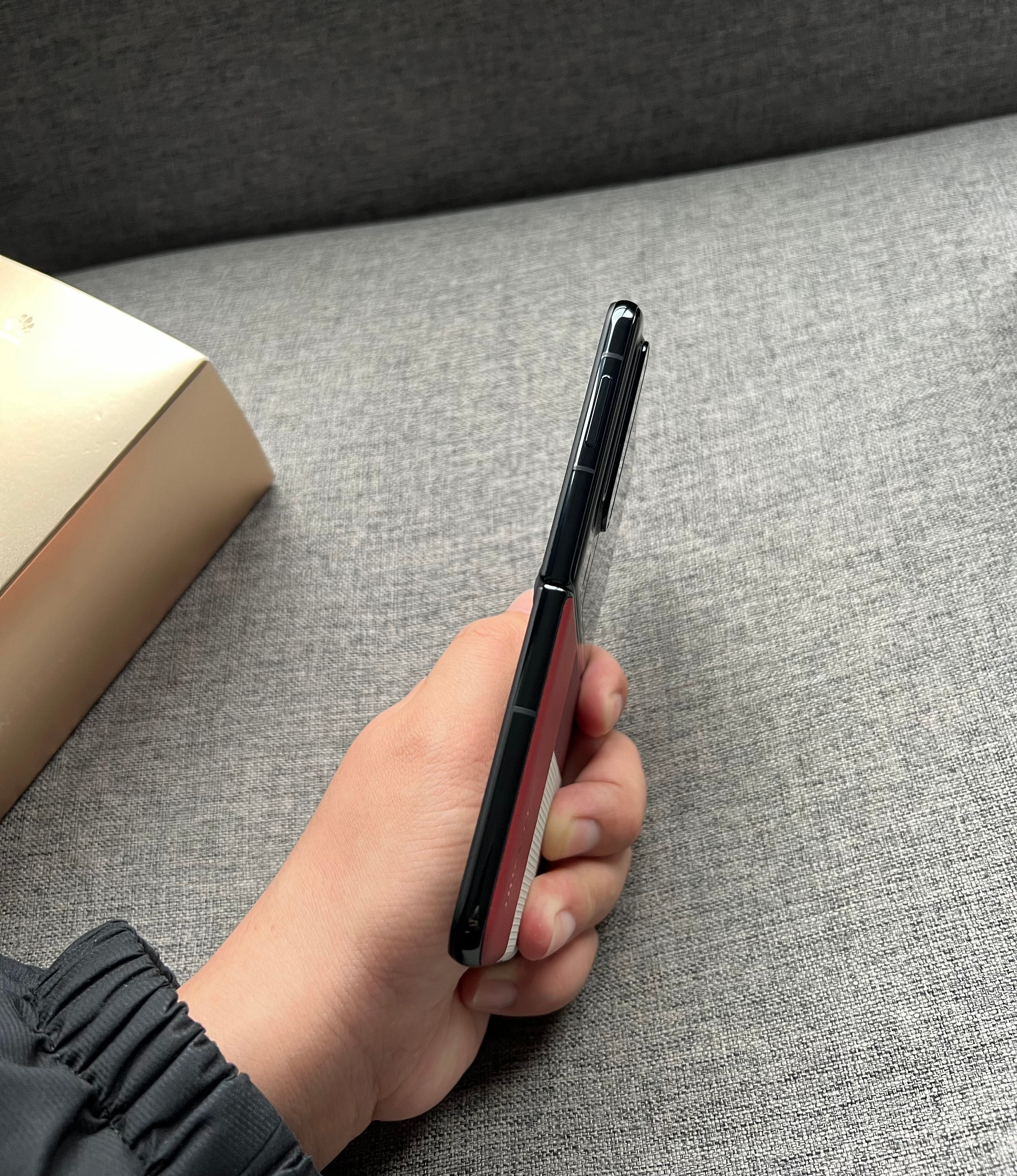 华为PuraX典藏版16+512G型格红，99新带盒子充电器，基本闲置，