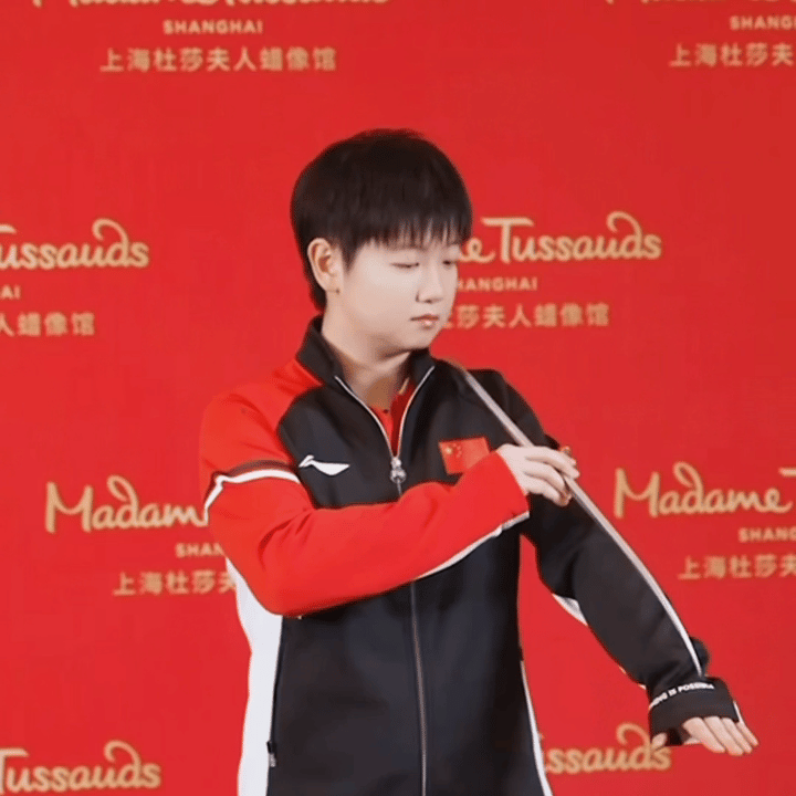 孙颖莎蜡像入驻上海杜莎官宣喜讯，孙颖莎个人首尊蜡像7月13日登陆上海杜莎夫人蜡像