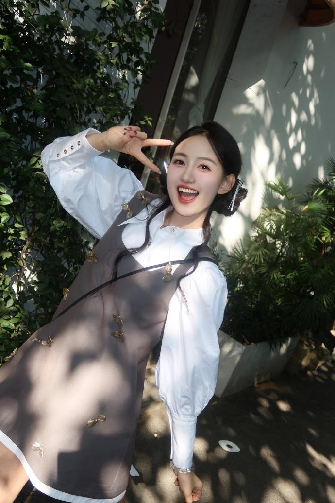 主持人马萱，这笑容真的好治愈。