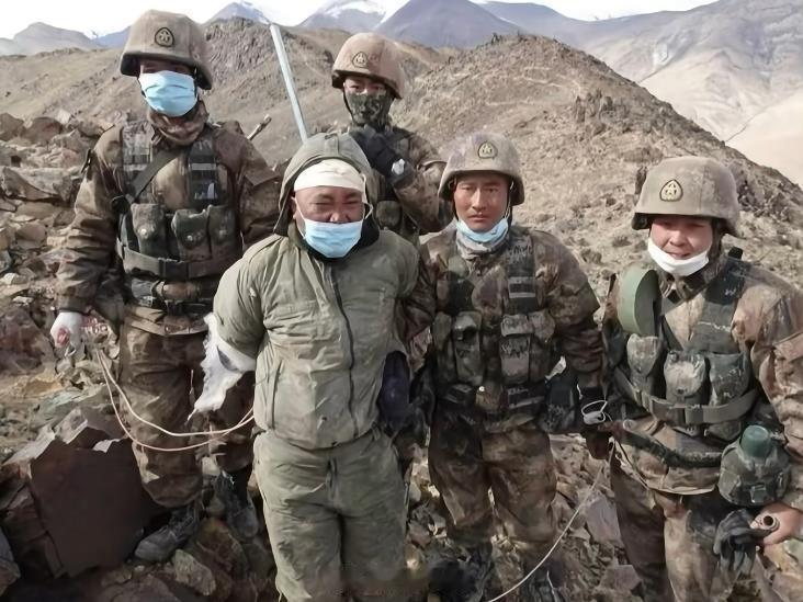 被俘印军穿的二手美军P棉防寒服，号称湿透仍保七成温度。