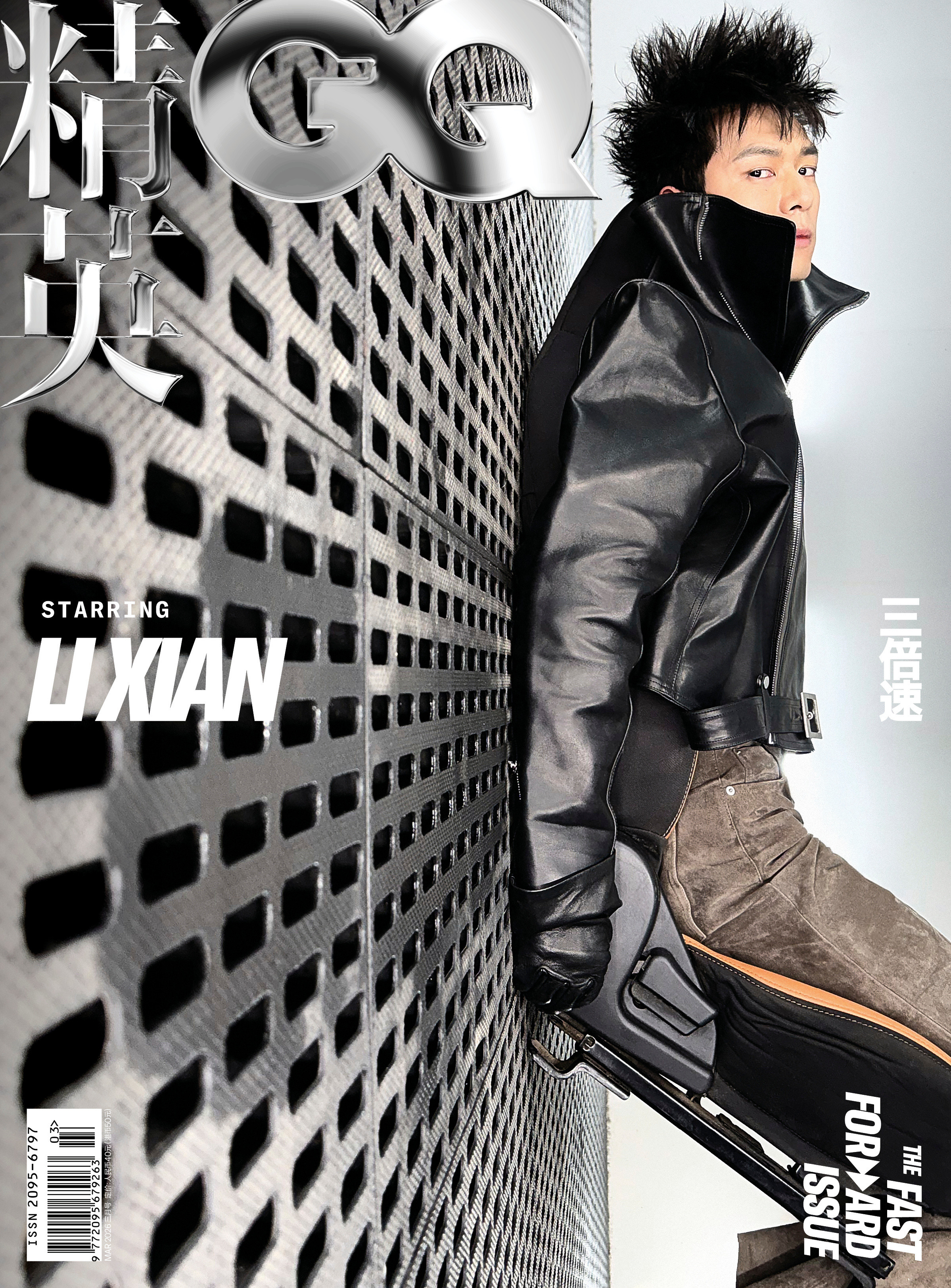 登上《GQ》月刊封面，冷峻色调之下的未来感造型，超酷！摄影：NARANGCHO