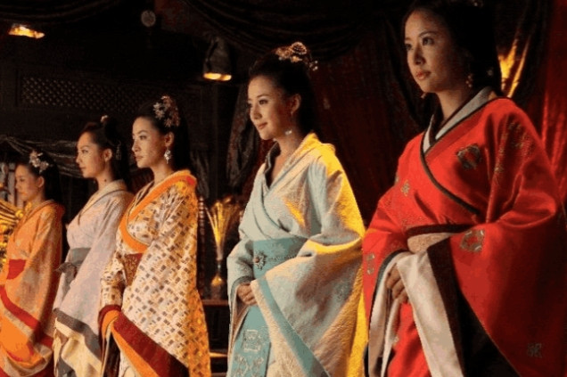 1542年，嘉靖皇帝炼丹后一时兴起，晚上就去宠幸了端妃，正当两人熟睡之际，杨金英