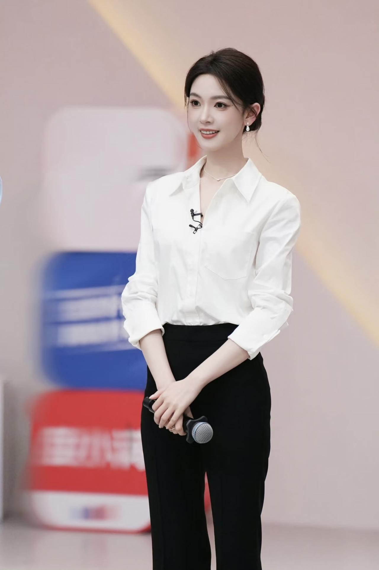 陈瑶估计后槽牙都咬碎了！她估计也想不明白。不管是颜值、气质还是身材，她样样都