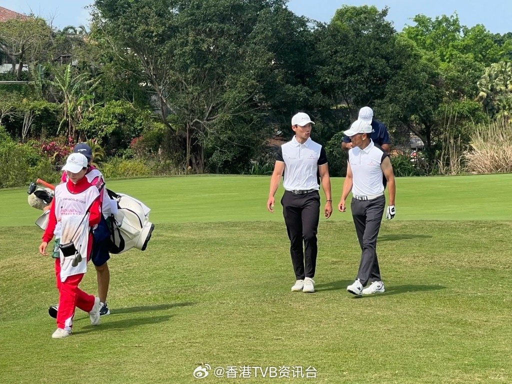 星岛：苗侨伟父子激罕同场三哥劲宠儿尽晒好老窦特征囝囝超英气一特点获网民激赞现