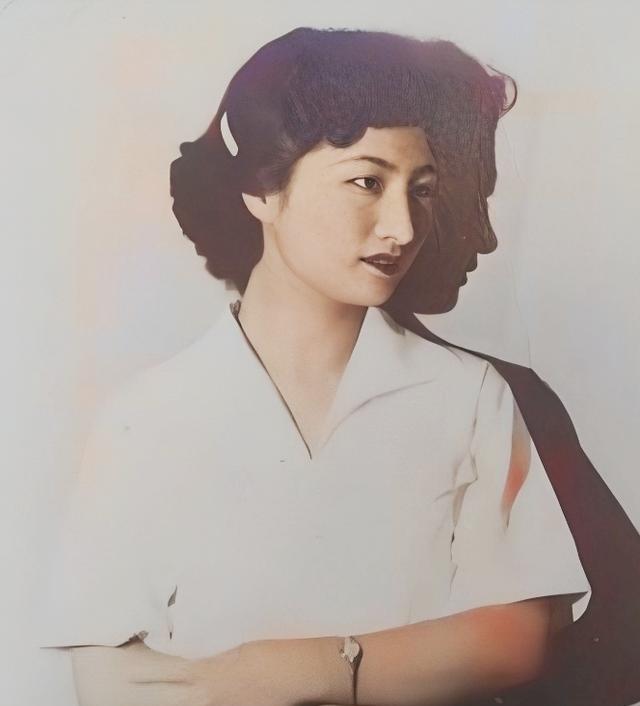 1978年，一伙人突然闯入一户农家，将家里的女人带走，正当女人的丈夫一头雾水的时
