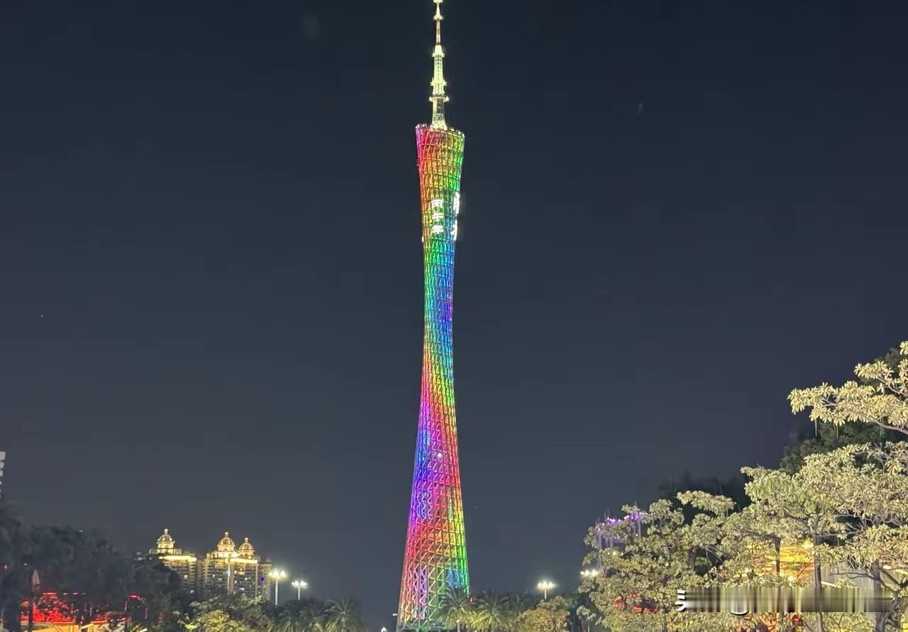 广州塔征名有多野？“钢铁丝袜”都敢提名，最后选了个最普通的广州塔刚露雏形那