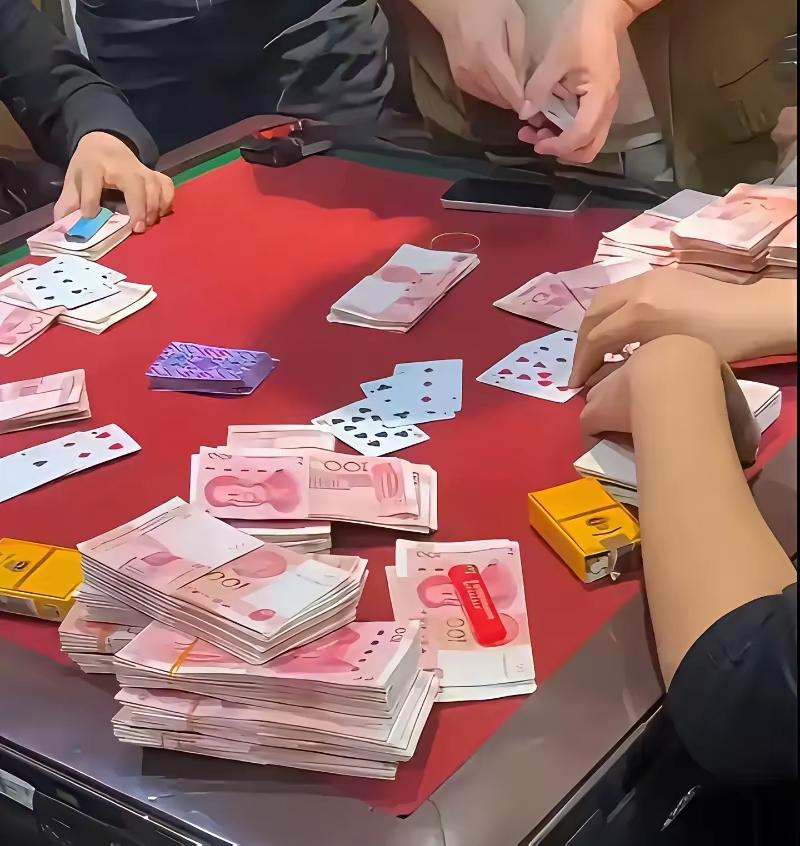 过年就这一套，除了吃，就是亲朋好友，围着打麻将。感觉没啥意思。