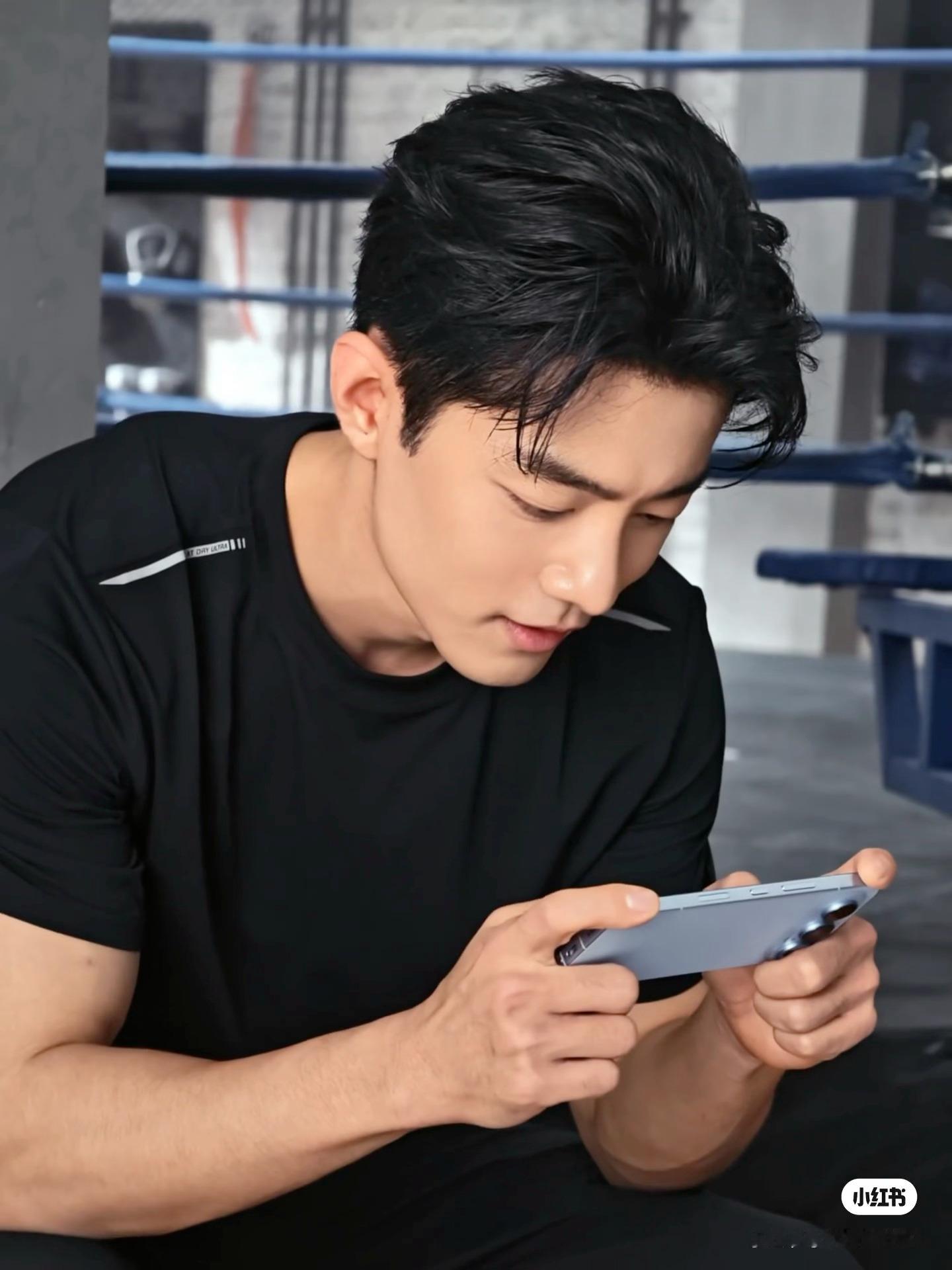 好鲜活的肖战，实况是要迷死谁拍得太帅了！