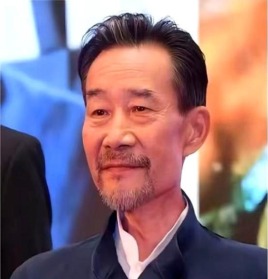 顶级表演造诣，往往藏在常人难以忍受的生理绝境里。今年8月，妻子公开了李雪健的