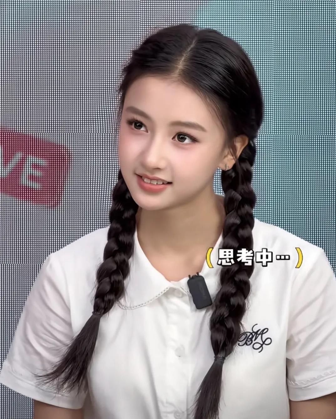 网红七七自从成为女演员后，越来越好看了，只要不发腮，前途亮得睡不着啊。感觉她已经