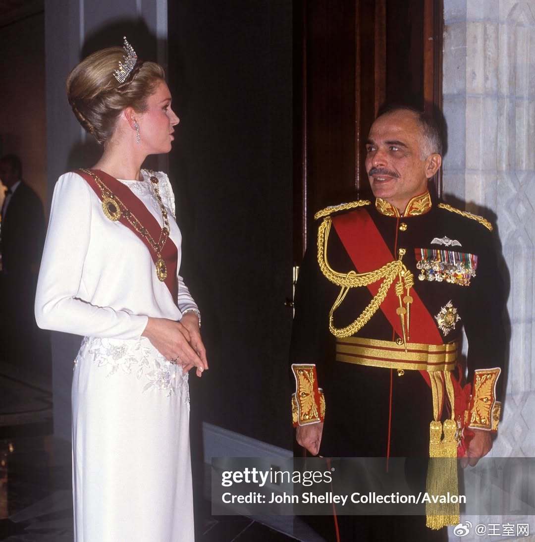 约旦王室🇯🇴怀念已故侯赛因国王和第四任妻子努尔王后的一些老照片。世界各国王