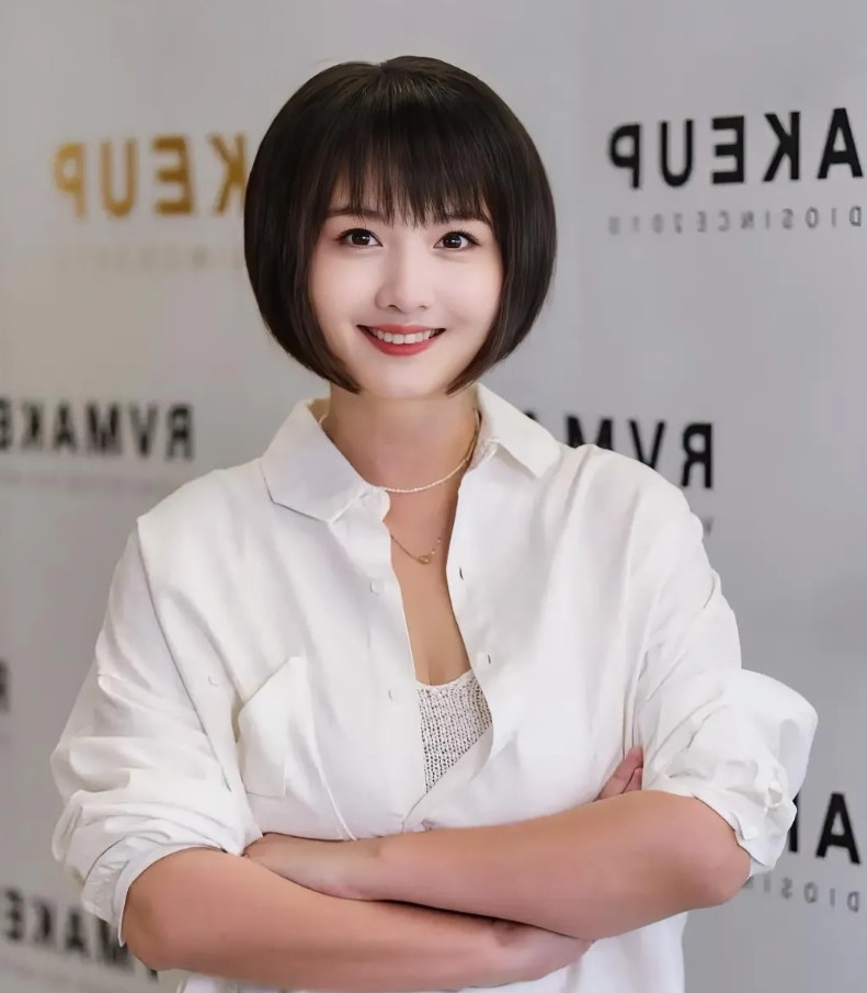 蒋小涵说，结婚后好几年没要孩子，无忧无虑的生活，除了工作，有时间就旅行去，生活简