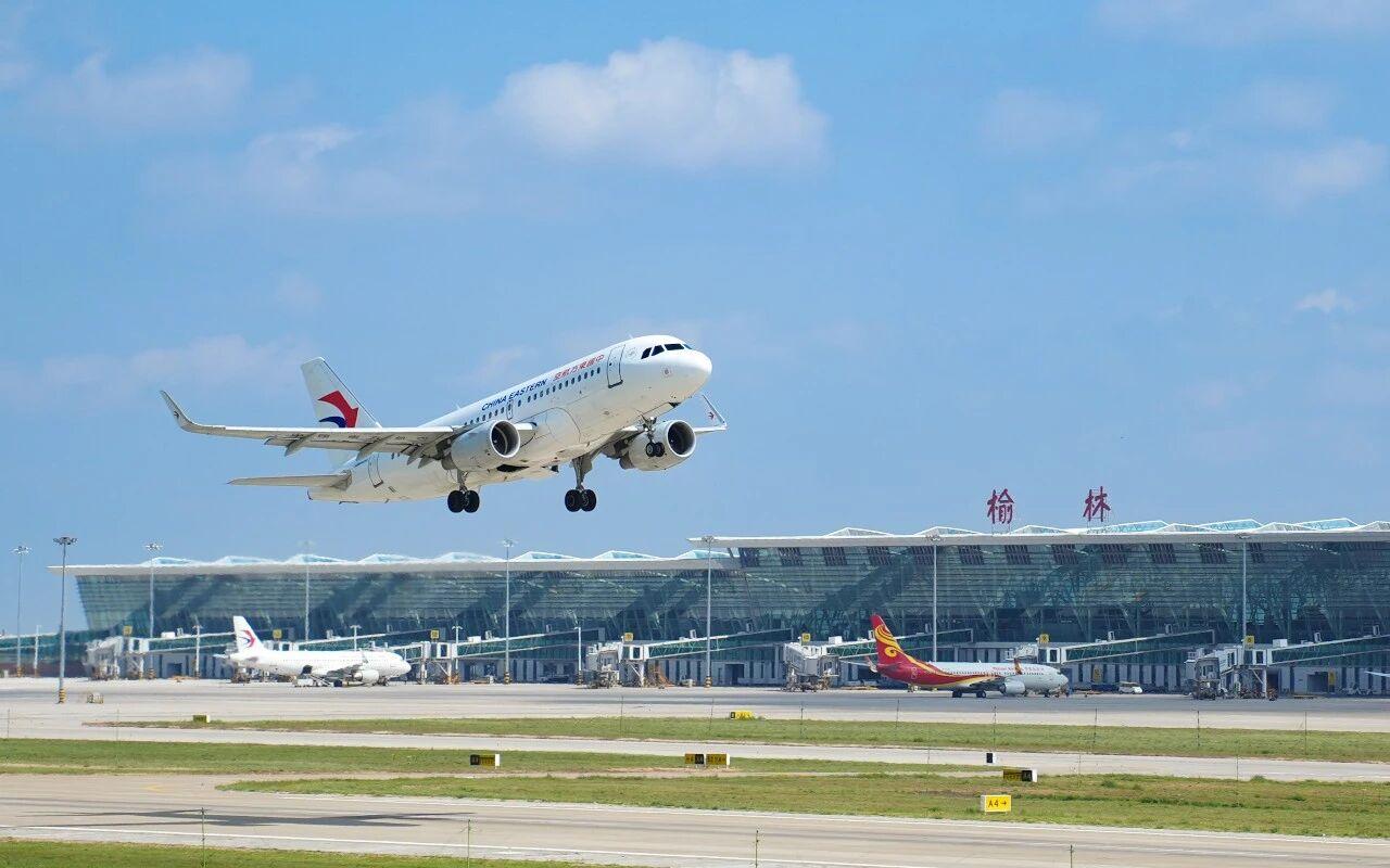 榆林机场日前迎来2025年第300万名旅客，在刷新其通航以来年旅客吞吐纪录的同时