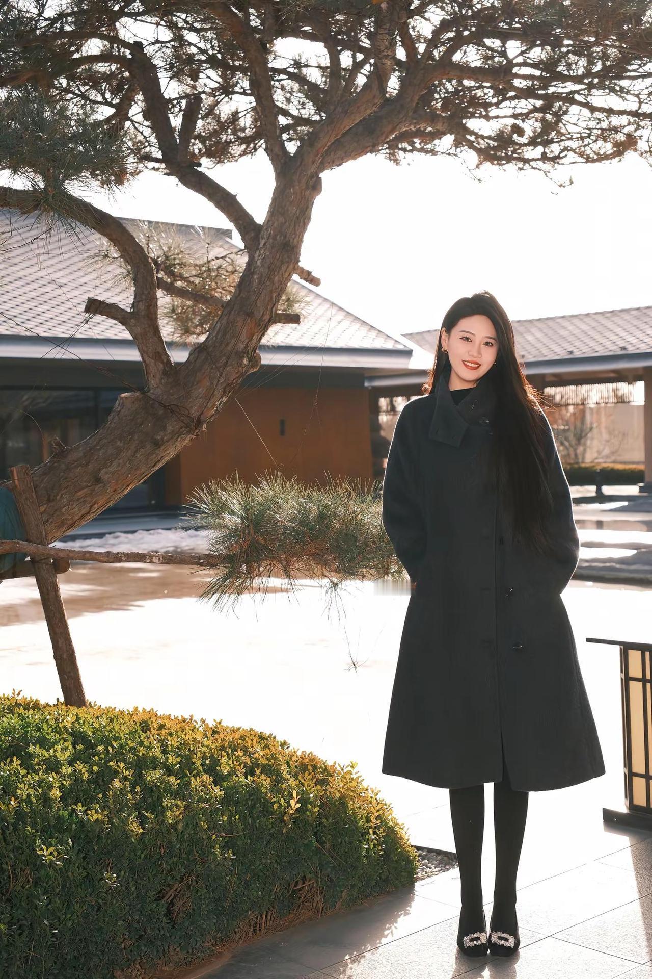 女人一身黑走哪都OK厚黑厚黑美学