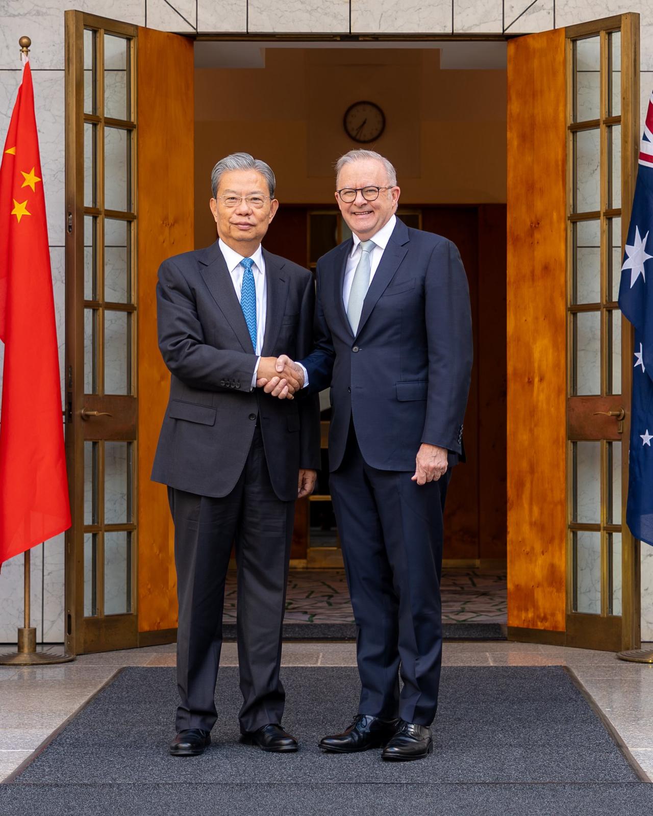 澳大利亚总理阿尔巴尼斯发帖称：澳大利亚与中国的关系建立在两国人民之间的牢固纽