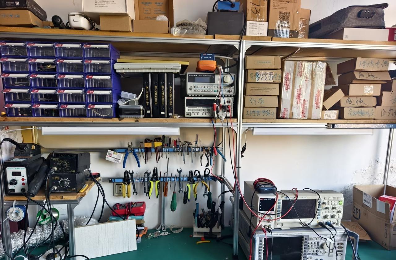 我厂半年招了32个机修电工，有些是自己主动走的，有些是辞退的，大部分招进来都是辞