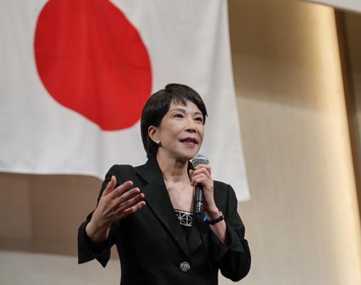 谁能想到啊，日本这刚选完自民党党首，天就跟要塌了似的。当地时间10月4日