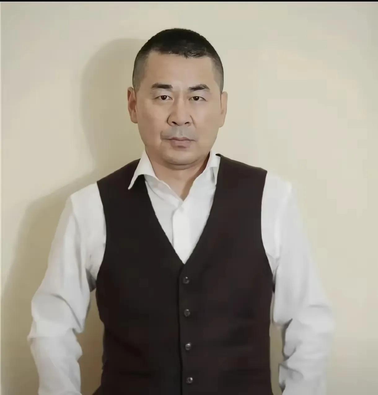 陈建斌说秦海璐老公长得丑，秦海璐没有尬笑，没有打圆场，直接怒怼了回去。"我老公是