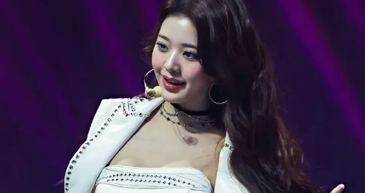 张元英舞台魅力全开，实力演绎舞台王者风范